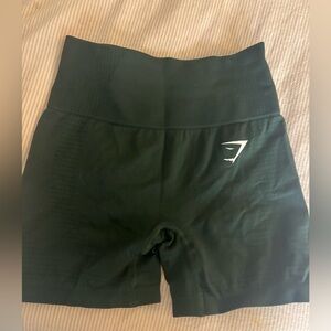 Gym Shark Green Shorts, never worn XS!